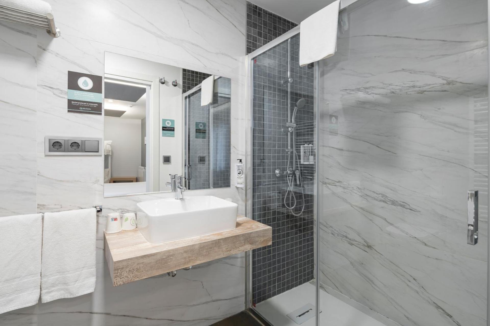 Albergue Alda Pilgrim Ponferrada Ngoại thất bức ảnh